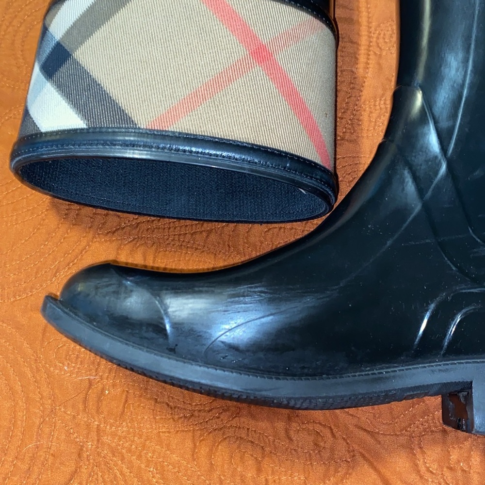 Burberry rain boots.sz 38 ❤️❤️❤️ - Picture 2 of 11